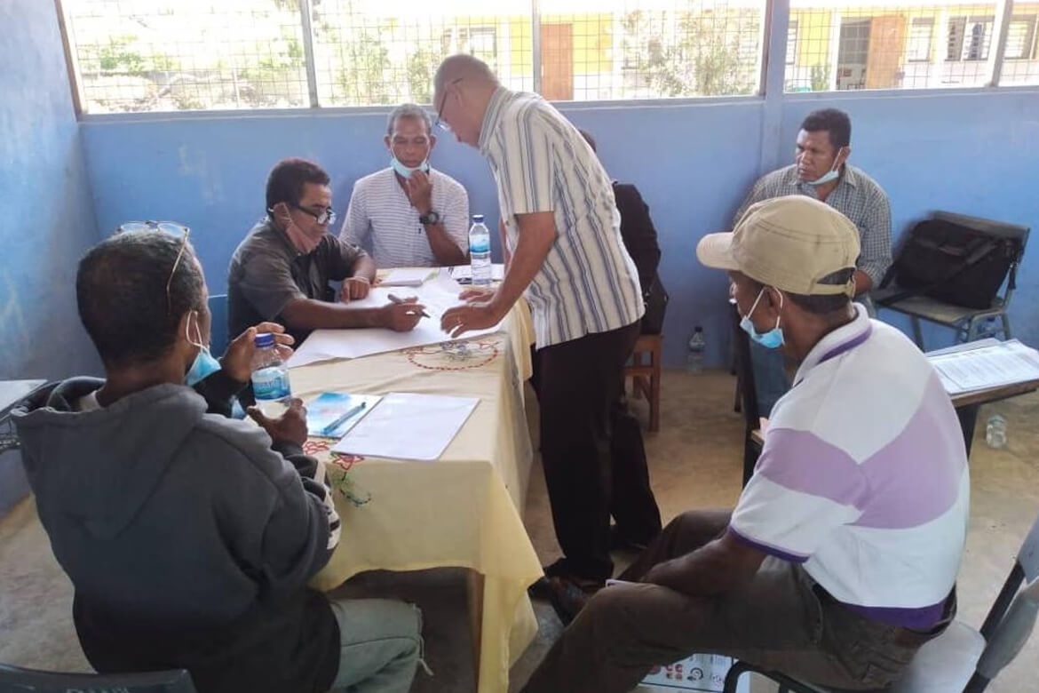 Training participants discuss on how to keep children learning should pandemic-related restrictions disrupt schooling in Timor-Leste